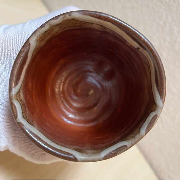 Ceramic Cup. Footed, Faceted, lined & salt fired. Browns. Second. - Picture 4 of 8